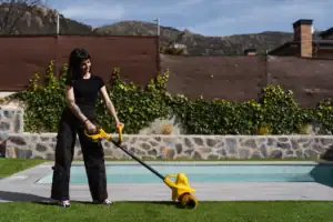 Chica con Roll&Comb Keeper 20V